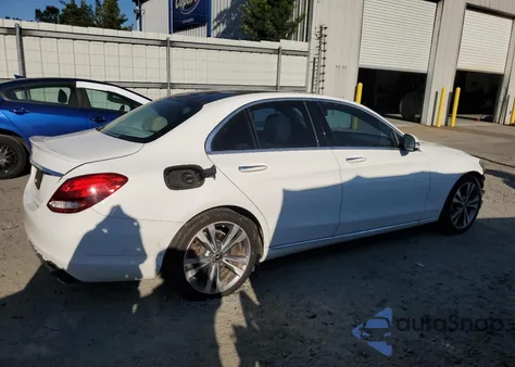 2018 Mercedes-Benz C 300 из США, поврежденный, VIN WDDWF4JB3JR327155